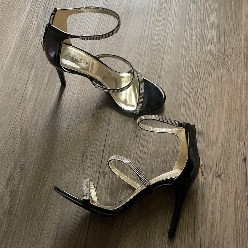 Women’s heeled sandals size 7